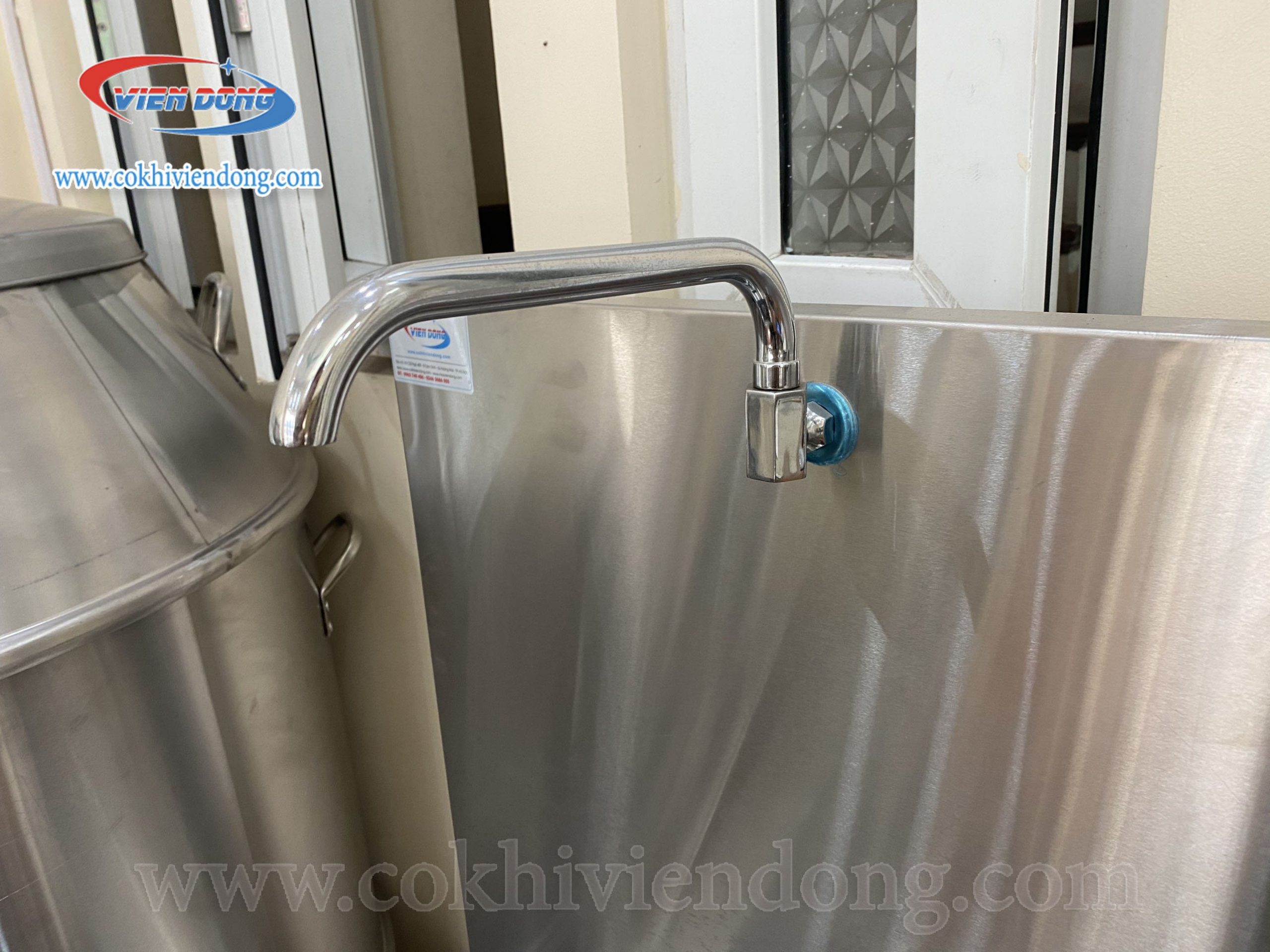 vòi cấp nước của bếp hầm